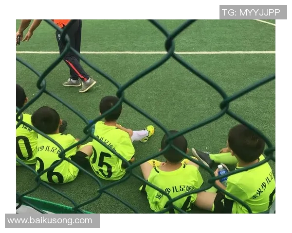 科治与赫尔辛格的较量:一场足球战术与团队精神的巅峰对决 科治与赫尔辛格的较量:一场足球战术与团队精神的巅峰对决