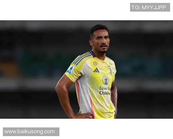 达尼洛在足球场上的精彩表现与职业生涯的辉煌历程分析