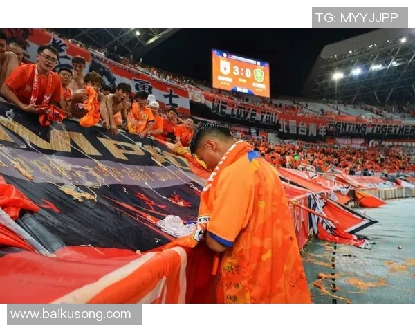 鲁能与富力激战谢场球迷热情不减期待下一场精彩对决 鲁能与富力激战谢场球迷热情不减期待下一场精彩对决